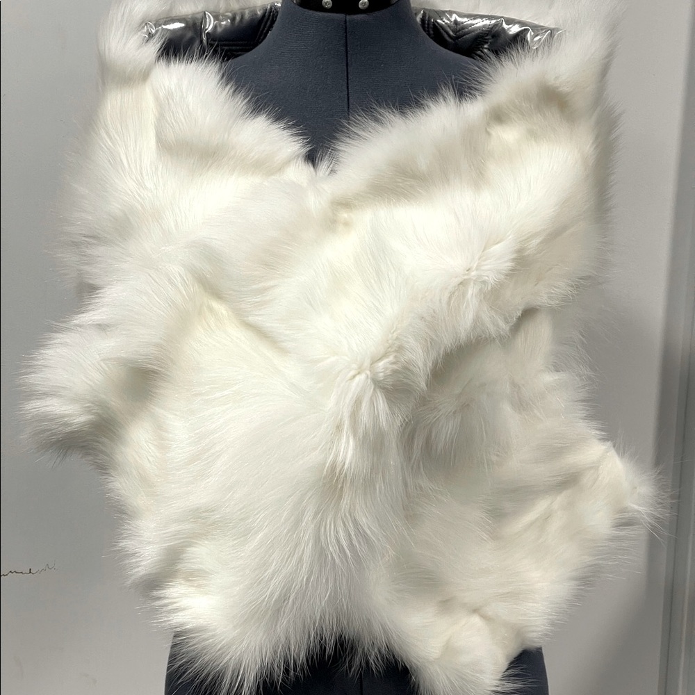 NWOT Jocelyn Fox Fur Wrap Scarf